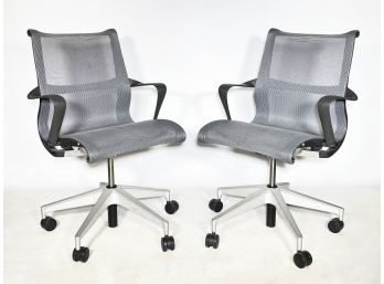A Pair Of Modern Ergonomic Office Chairs By Herman Miller (2 Of 5)