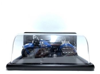 Danbury Mint Harley Davidson In Plastic Display Case