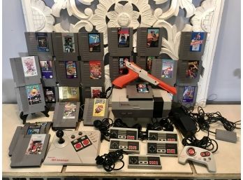 Legendary Original NINTENDO NES With Games And Extras!!