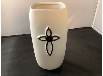Attractive Ceramic Vase. 8.25 High. No Chips Or Cracks.