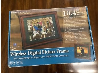 New Old Stock Wireless Digital Picture Frame 10.4' Diagonal Screen Size