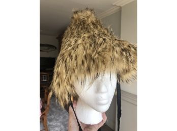 2 Vintage 50's Or 60's Women's Fur Hats, 2 Cuffs And A Collar