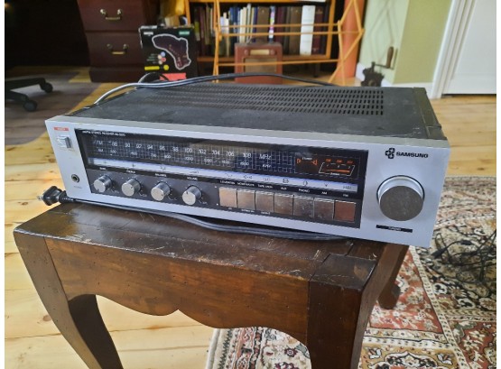 Vintage Samsung SS-3320 Stereo AM-FM Receiver.