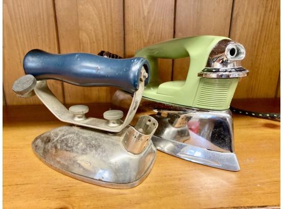 2 Vintage Irons- 1 Green Proctor Silex Looks Like Its Never Been Used SUPER COOL! Then Smaller Blue Iron