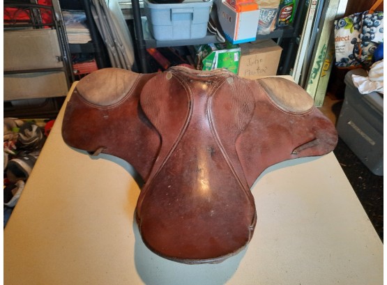 Brown Leather English Saddle Used With Some Blemishes But Would Be Good For Beginner Or For Riding School.