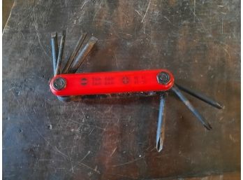 Swiss Screwdriver Pocket Tool With Flat And Phillips Head Assortment. Needs Lubricating