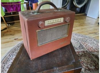 Very Cool 1950's Sears Silvertone #225 Tube Radio In Leather Case With Carry Handle.