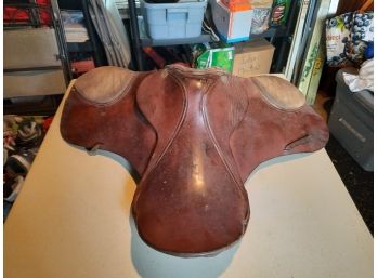 Brown Leather English Saddle Used With Some Blemishes But Would Be Good For Beginner Or For Riding School.