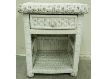 Pier 1 Wicker End Table With Drawer