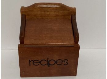 Vintage Hangable Wooden Recipe Box (Contains Some Old Handwritten Recipes0