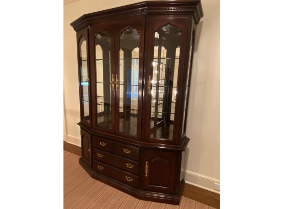 A Vintage Lighted Mirrored Back  Display China Cabinet By Thomasville Furniture Collectors -cherry Wood