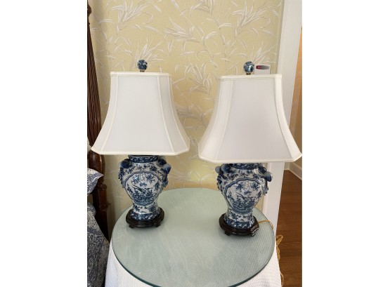 A Fantastic Pair Of Blue And White Table Lamp On Wooden Base