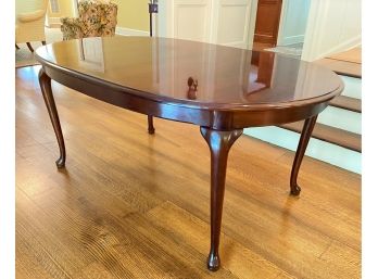 A Vintage Classic Oval Dining Room Table With 2 Leaves And Pads By Thomasville Furniture
