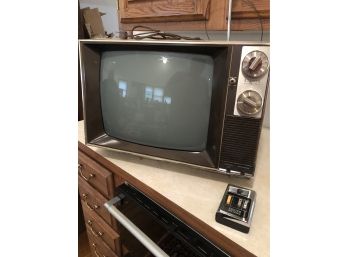 Vintage Zenith TV W/ Space Command Remote