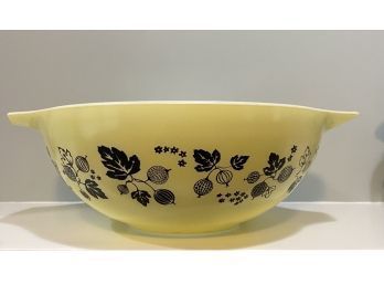 Pyrex Yellow Gooseberry 444 4 Quart Cinderella Bowl