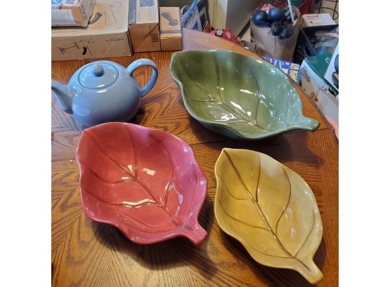 Vintage Unused Nesting Leaf Serving Bowls & Blue Ceramic Teapot