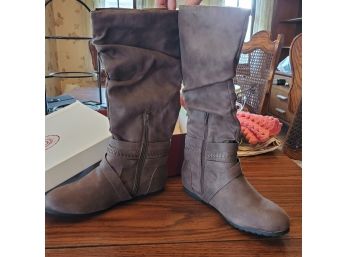 New In Box American Heritage Ladies Boots With Stylish Trim & Zipper