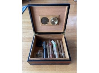 Thompson & Co Inc. Cigar Wood Humidor Box - Attractive High Finish Over Beautiful Wood Grains