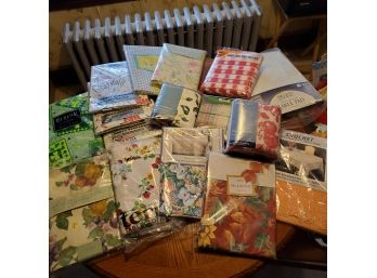 Giant Lot Of  15 NEW Tablecloths & 1 Table Pad