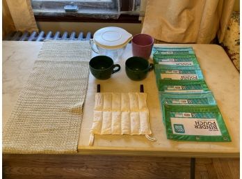 Kitchen Lot: Table Runner, Pyrex Mixing Bowl, Plus Extras