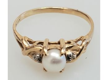 Pretty 10K Yellow Gold Ladies Pearl Ring - Size 7