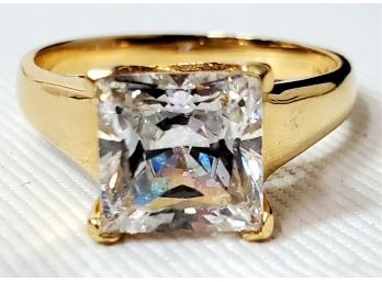 Beautiful 14K Yellow Gold Square Cut Cubic Zirconia Ladies Solitaire Ring - Size 6.5
