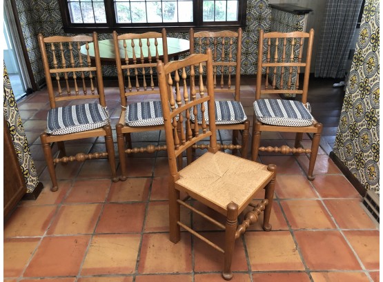 A Set Of 6 Country Chairs With Rush Seats And Turned Detailing