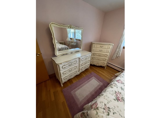 A FRENCH PROVINCIAL STYLE BEDROOM SET