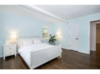 White Bed Frame W Bloomingdales Mattress - Queen