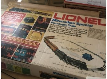 Large Vintage Lionel Train And Accessories Group (o And HO)
