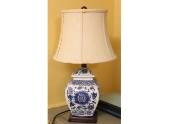 Beauitful Blue And White Porcelain Lamp