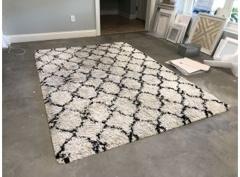 5.3' X 7.7' Black And White Rug