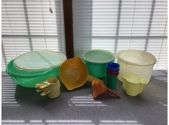 Mixed Kitchen Lot (tupperware, Cups, Strainer, Measuring Cups, Funnel)
