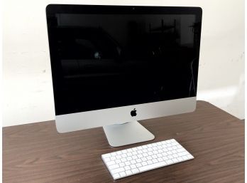 Apple Desk Top Monitor & Keyboard