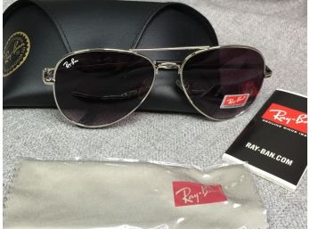 Great Looking Brand New RAY BAN Avaiator Sunglasses - Silver Frames With Black Lenses - Case & Polishing Cloth