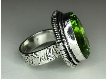 Wonderful Sterling Silver / 925 Etched Ring - All Hand Made - With Intense Green Peridot - VERY Pretty Ring