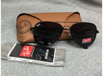 Fantastic Brand New RAY BAN Aviator Sunglasses With Case & Polishing Cloth - Black Frames & Black Lenses