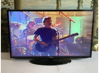 Very Nice SAMSUNG Smart Flat Screen TV - LED - 1080p - Dolby - With HDMI Cable & Wall Mount - GREAT CONDITION
