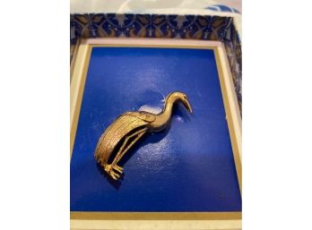 Vintage Gold Tone New View Swan Pin