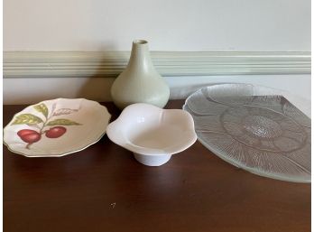 Lot Of 4 Decorative Dining Room Pieces Include Villeroy & Boch, Sam & Squito