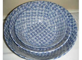 Set Of 3 Blue And White Graduated Nesting Bowls In A Sea Shell Pattern