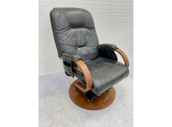 AvantGlide Leather Lounge Chair Swivel Recliner Very Comfortable