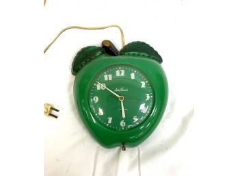 Vintage Mid Century Seth Thomas Green Apple Clock