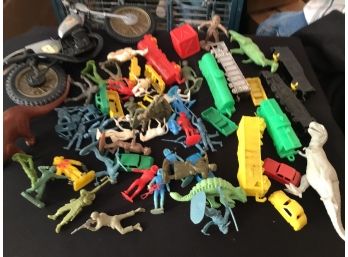 Plastic Toy Lot Dinosaurs Soldiers Vehicles More