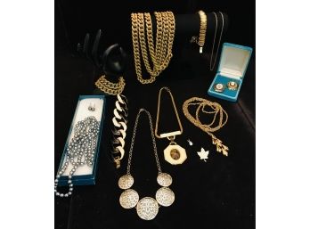 Glamourous Lot Of Goldtone Jewelry