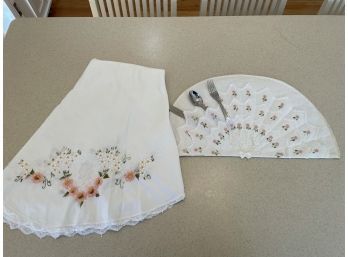 58' Table Cloth With Silverware Display Holder