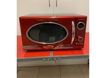Nostalgia Electrics RetroWave Retro Series Red Microwave