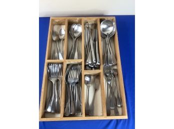 Oreida Stainless Flat Ware Lot In Wooden Tray