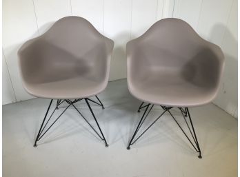 Two Fabulous Eames MCM / Midcentury Style Chairs With Black Wire Eiffel Tower Base - Nice Gray Color - NICE !