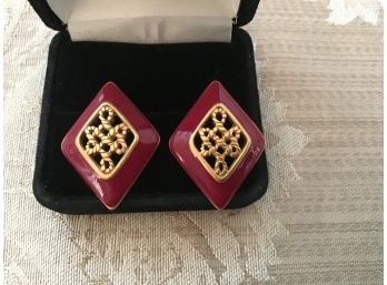 Diamond Shaped Gold Tone And Red Earrings - Lot #35